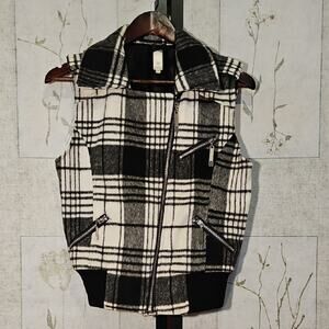 Ashley Black Vest with Zipper Details